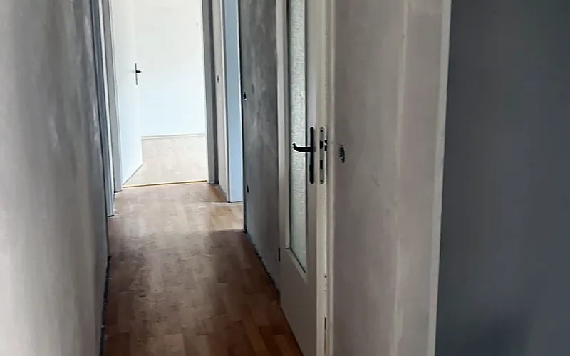 Leerer Flur nach der Räumung