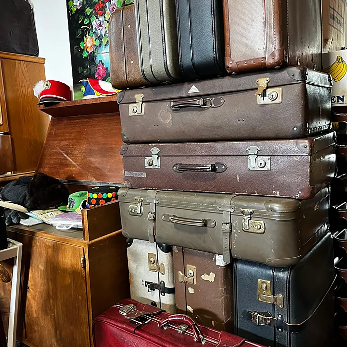 Gestapelte alte Reisekoffer