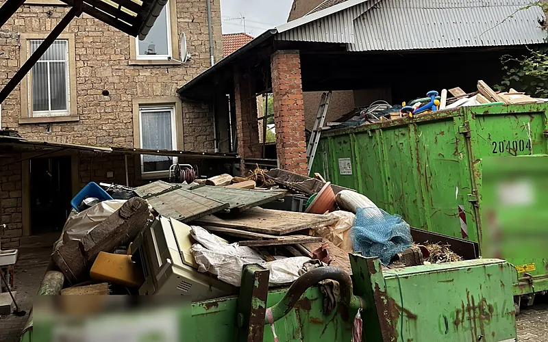 Hofräumung mit Container