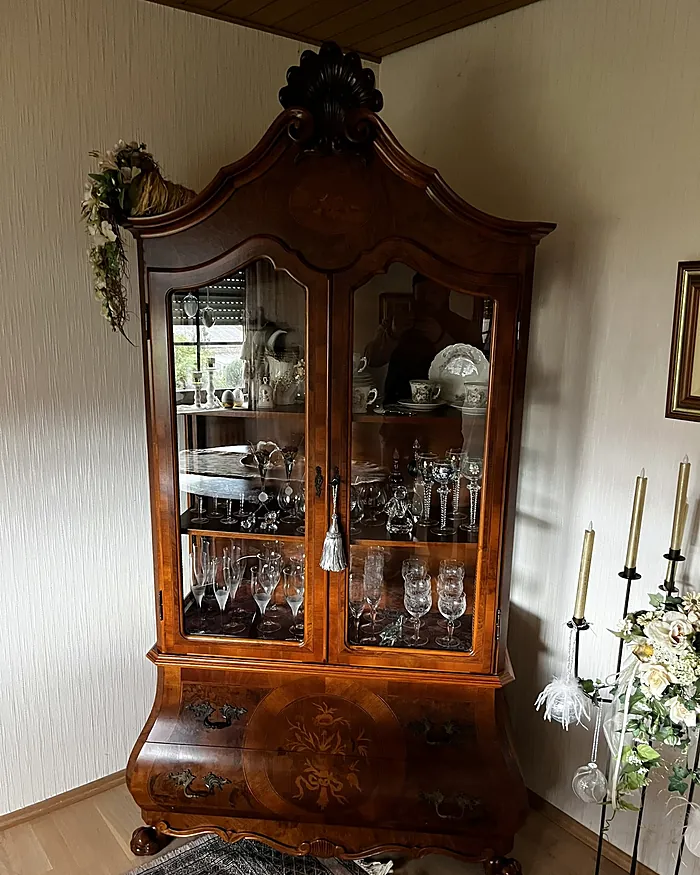 Vitrine aus einem Nachlass