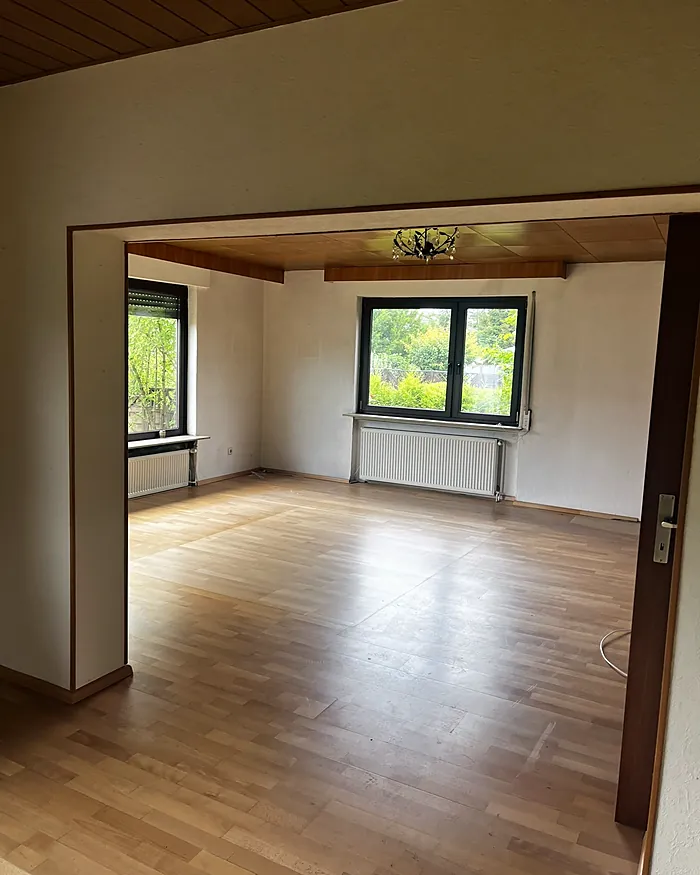 Leeres Zimmer nach der Räumung